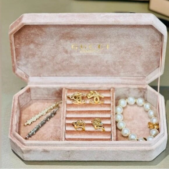 GUCCI PINK VELVET JEWELRY CASE - Picture 2 of 3